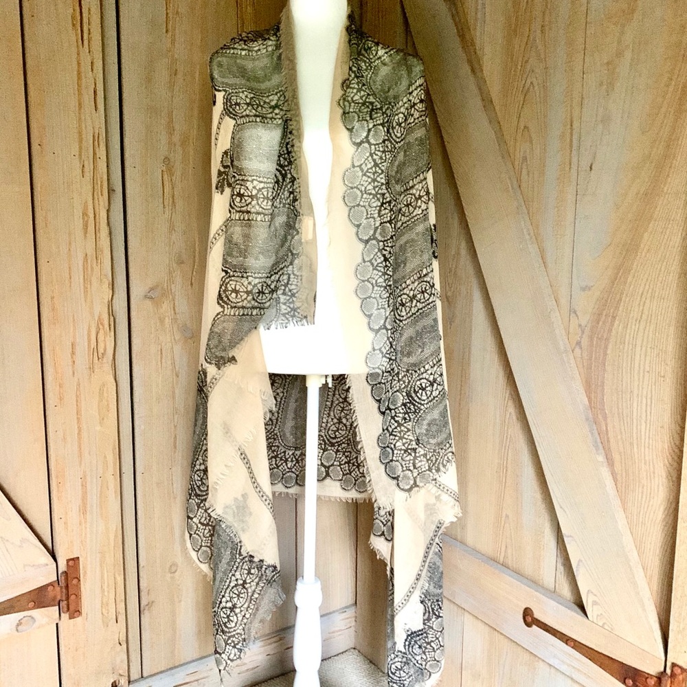 Free People Black and Cream Scarf